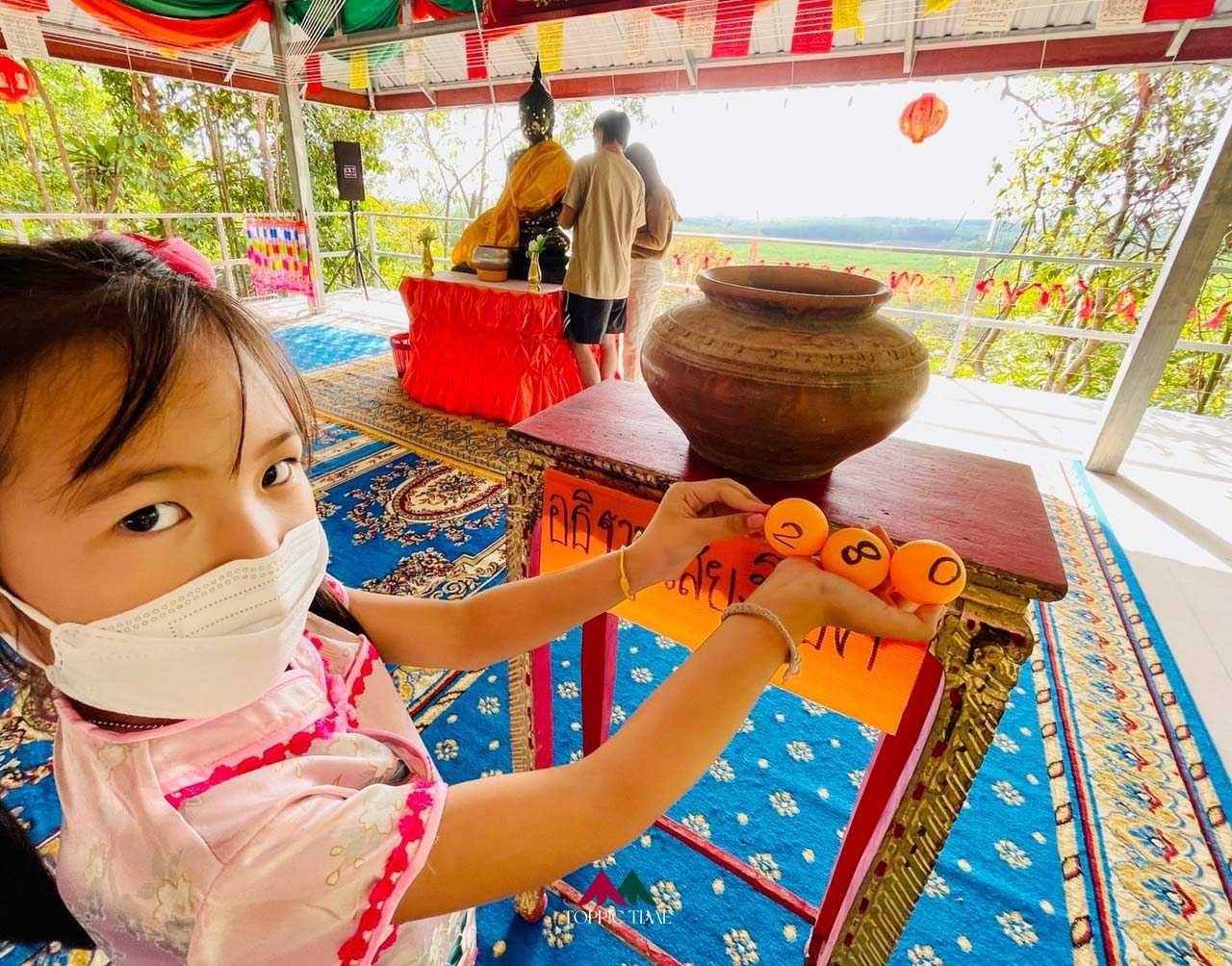 เคาะระฆังขึ้นเขา 'ซ้อใบ้' สมหวังทุกประการที่ 'หลวงพ่อสมปรารถนา'