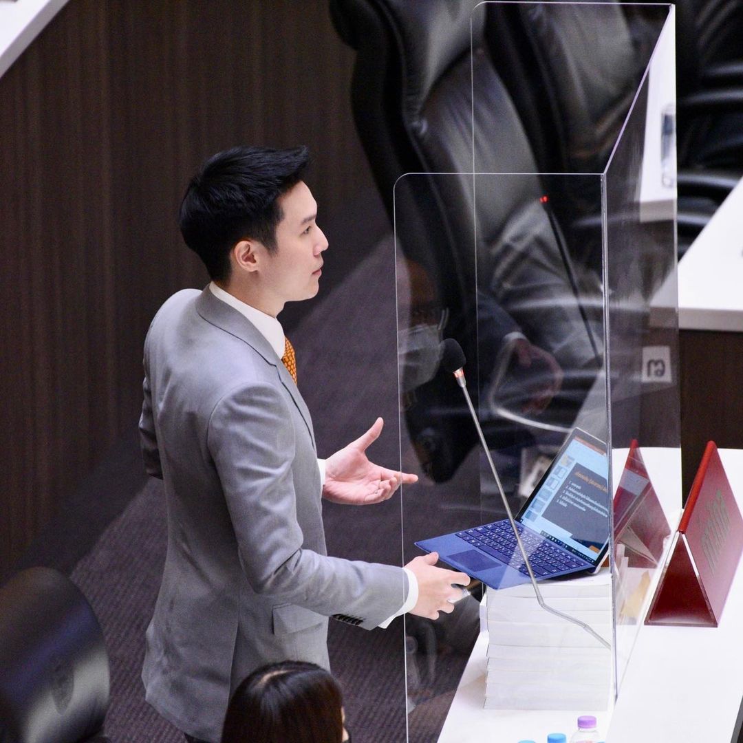 เปิดประวัติ 'หมอเก่ง วาโย' ดาวสภา ซักฟอกกัญชาเป็นช็อตๆ