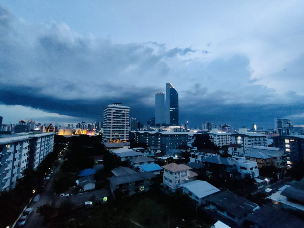 เช็ค 8 เขต กทม. เสี่ยงฝนตก บ่ายสาม - 3ทุ่มวันนี้!!