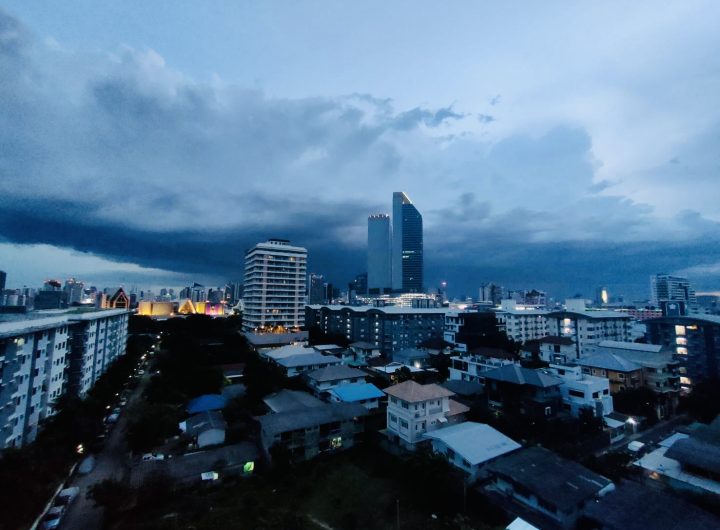 เช็ค 8 เขต กทม. เสี่ยงฝนตก บ่ายสาม - 3ทุ่มวันนี้!!