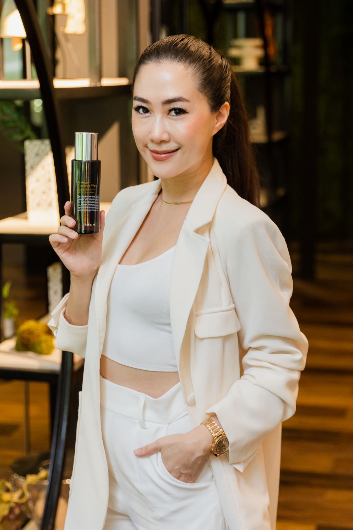 ชมพูนุท โรจน์ศิริรัตน์